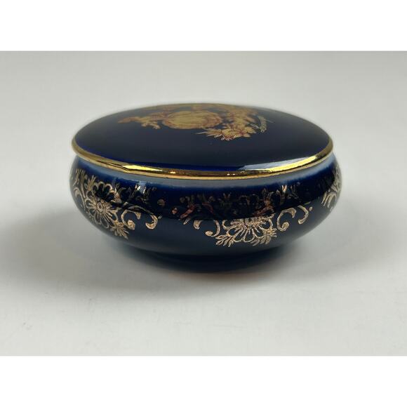 Limoges Castel Cobalt Blue Trinket Box Courting Couple 22K Gold France - Picture 5 of 9